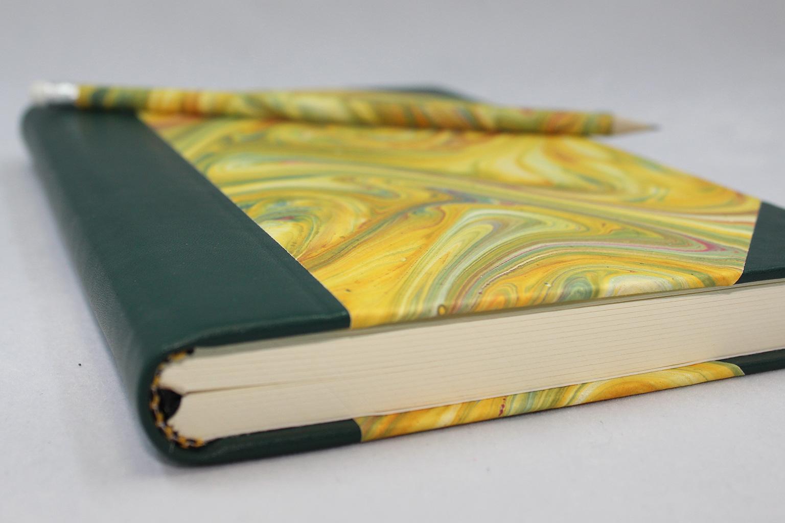 c2-notizbuecher-marmor-halbleder-70-bild_04