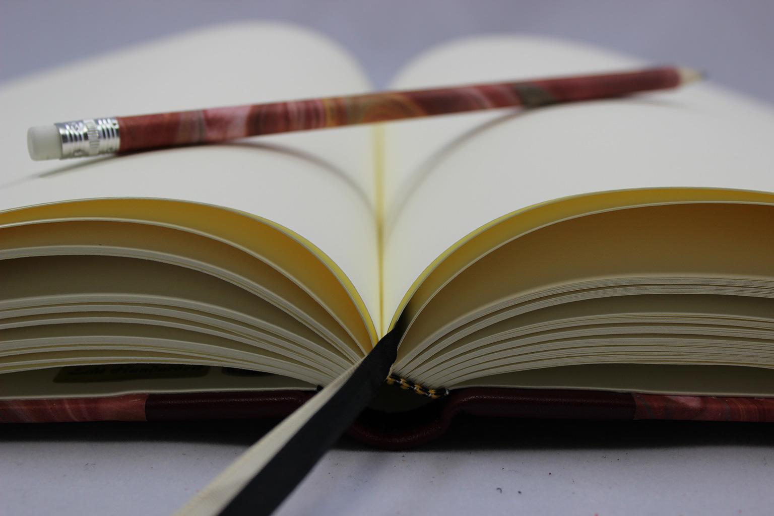 c2-notizbuecher-marmor-halbleder-70-bild_05