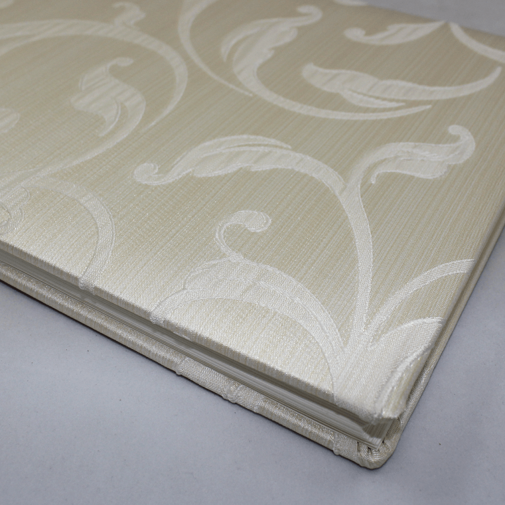 Foto-Gästebuch Mira mit von Hand eingezogenen Ecken oto-Gästebuch Mira in creme