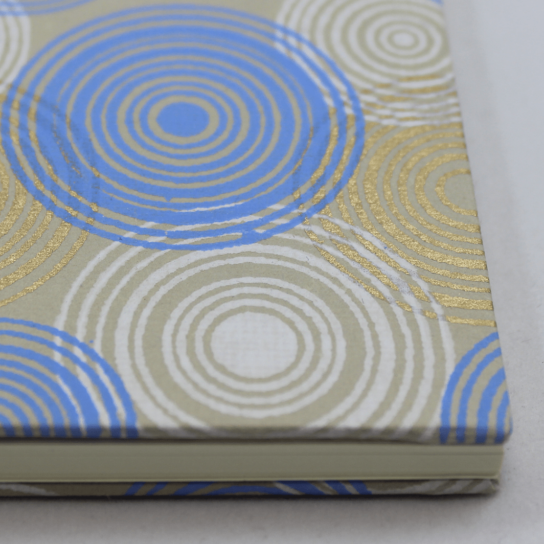 Notizbuch Indianrings mit Offsetdruck in blau, rold und weiß