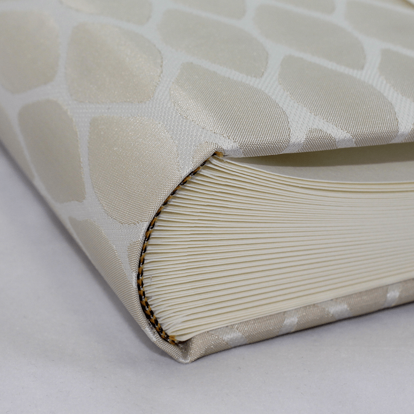 Album mit Fadenheftung gebunden