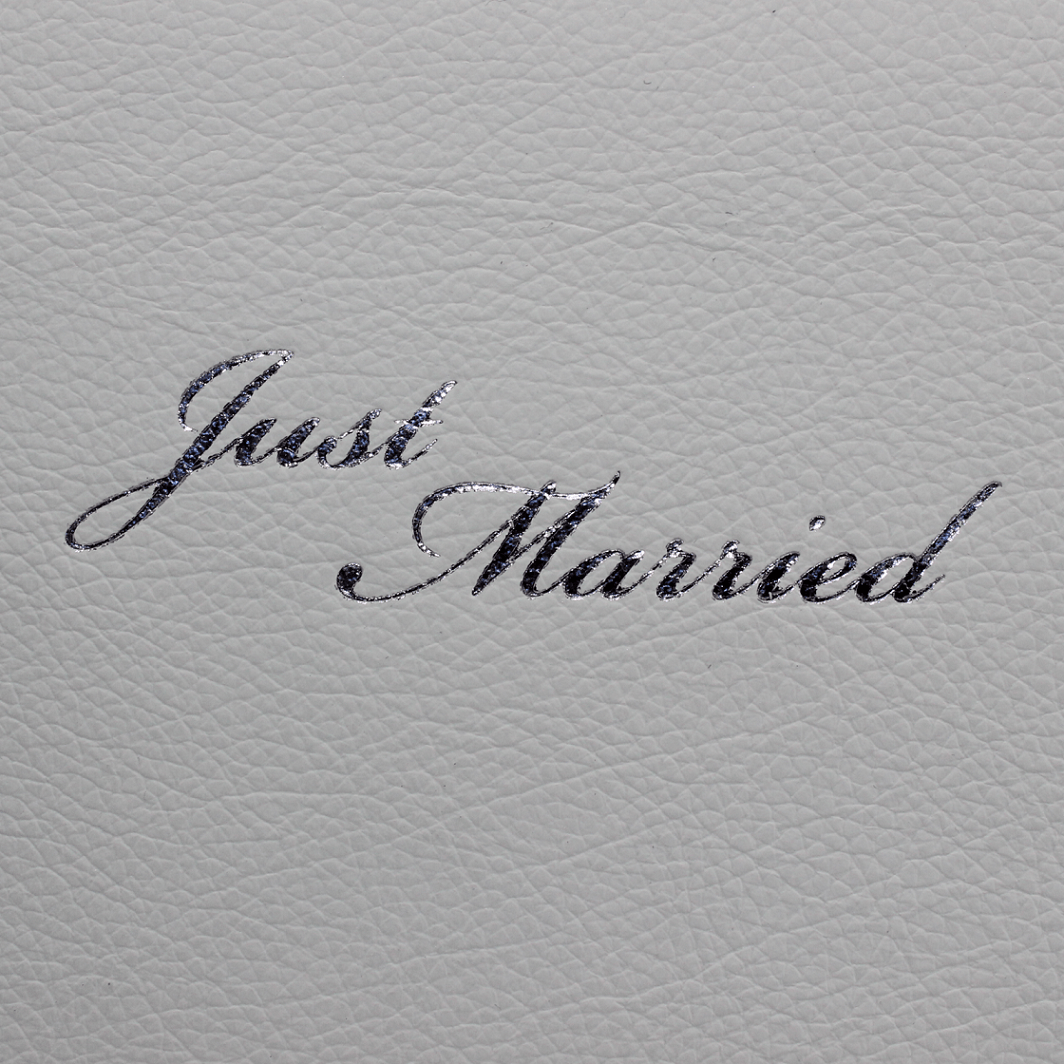 Prägung Just Married in Silber, Buchbinderei Vera Donna
