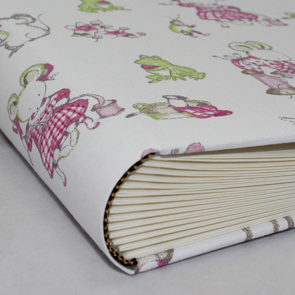 Kinderalbum Maus Fadenheftung Vera Donna. Kinderalbum mit gerundetem Buchrücken und Fadenheftung