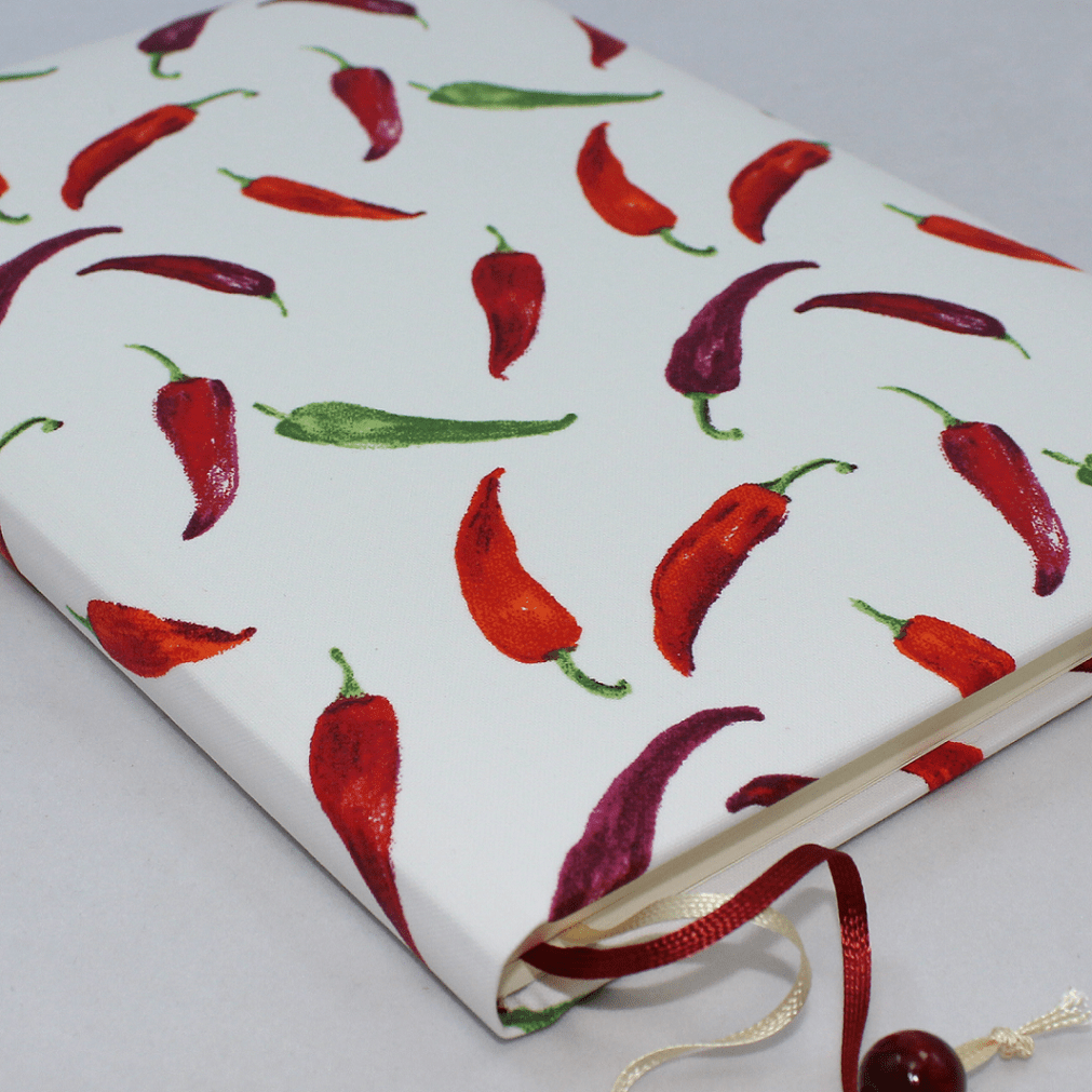 Kochrezept Sammelbuch Peperoni Einband abwaschbar Vera Donna. Abwaschbarer Baumwollstoff Einband