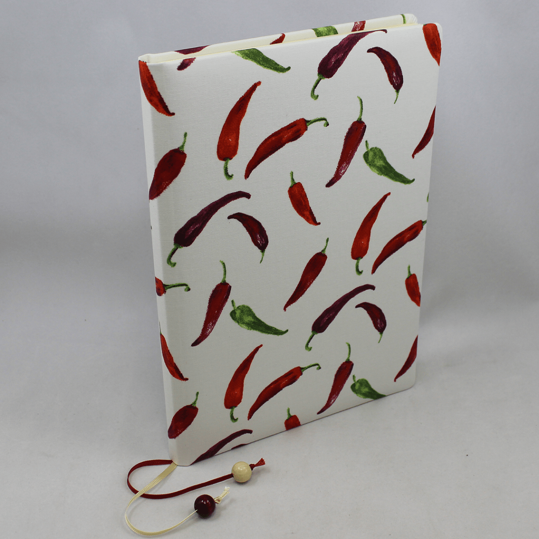 Kochrezept Sammelbuch Peperoni in hochwertigem Stoffeinband Handmade by Vera Donna bookbinding. cooking recipes composite book