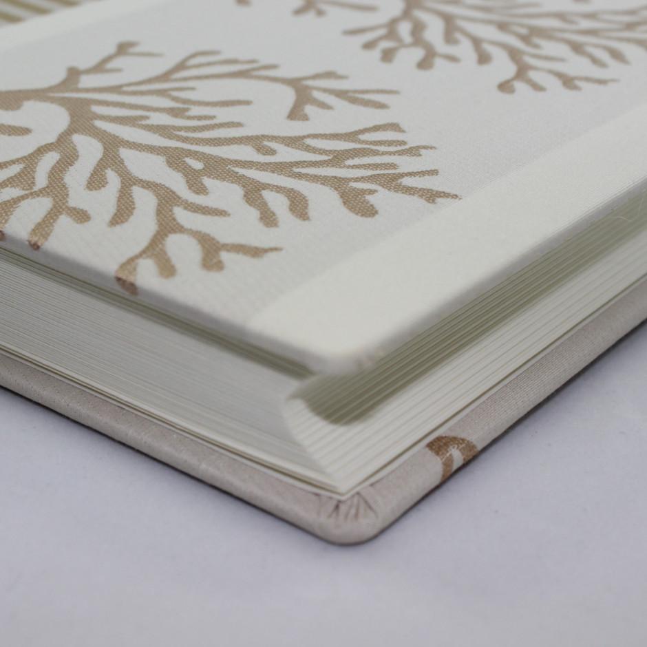 Von Hand eingezogene runde Ecken, bester Fotokarton. Top Handarbeit