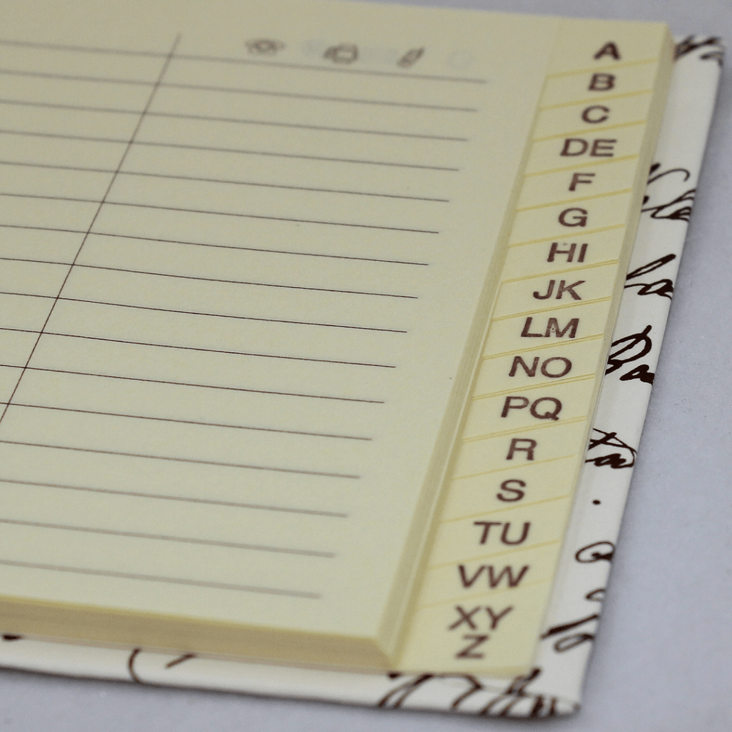 Adressbuch und versiegeltes Fingeregister. Liniert