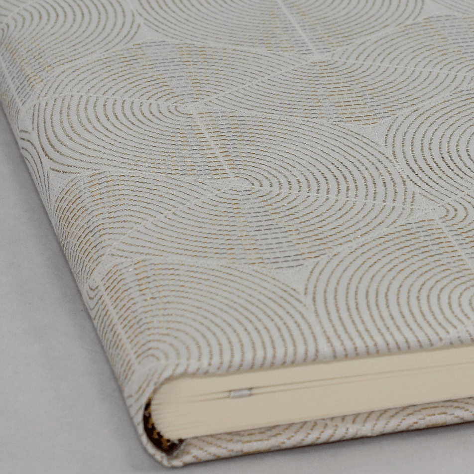 Gästebuch Sina creme gerundeter Buchrücken