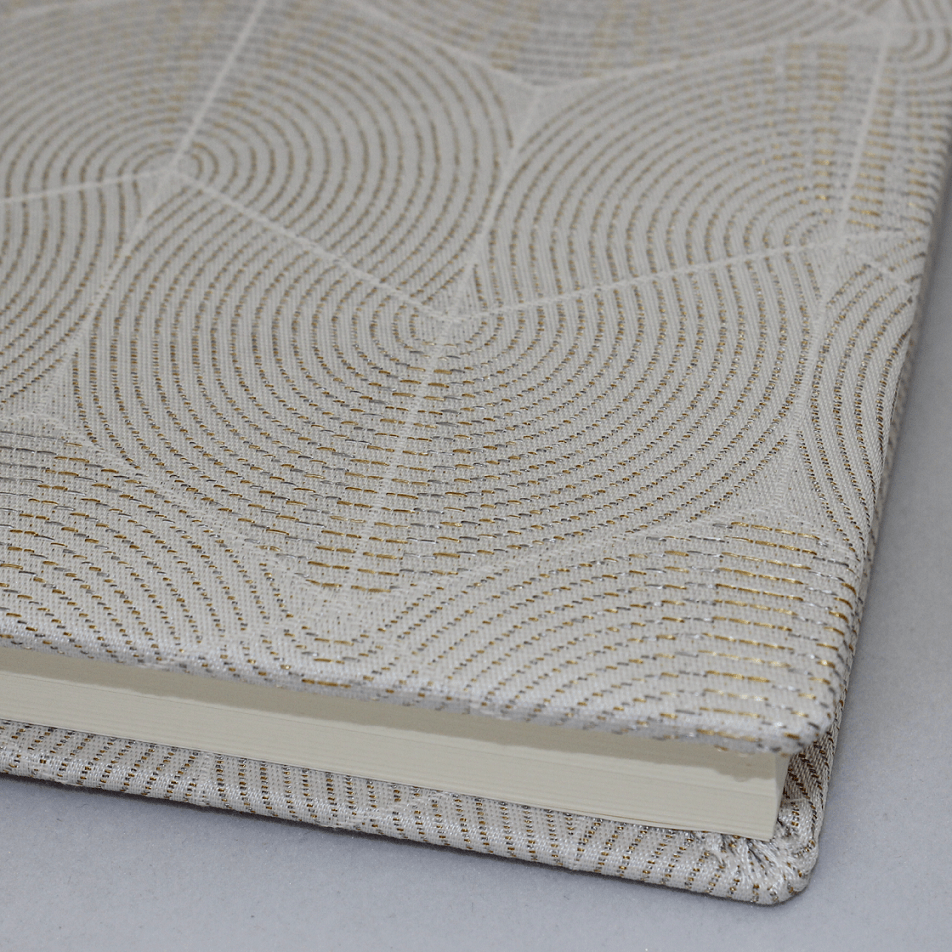 Gästebuch Sina creme mit von Hand eingezogenen Ecken