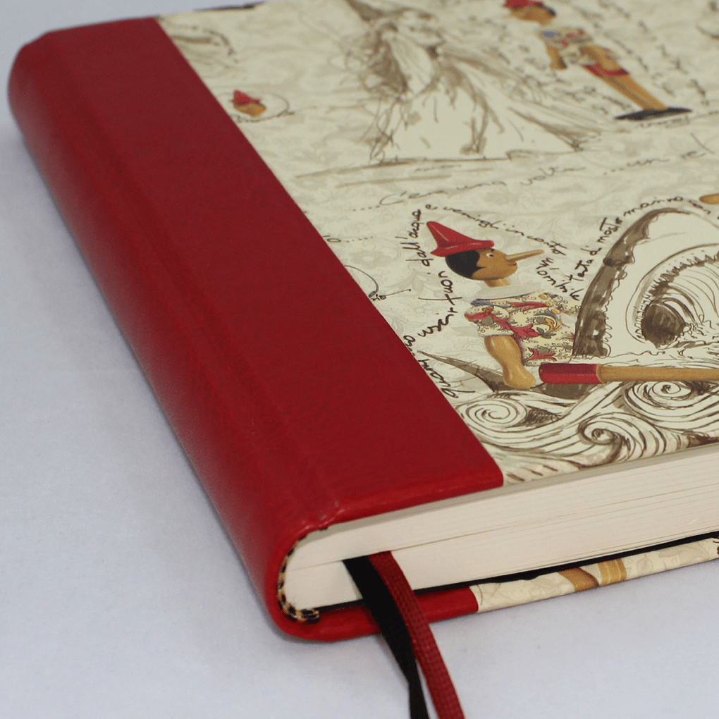 Pinocchio Notizbuch mit Stift gerundeter Buchrücken