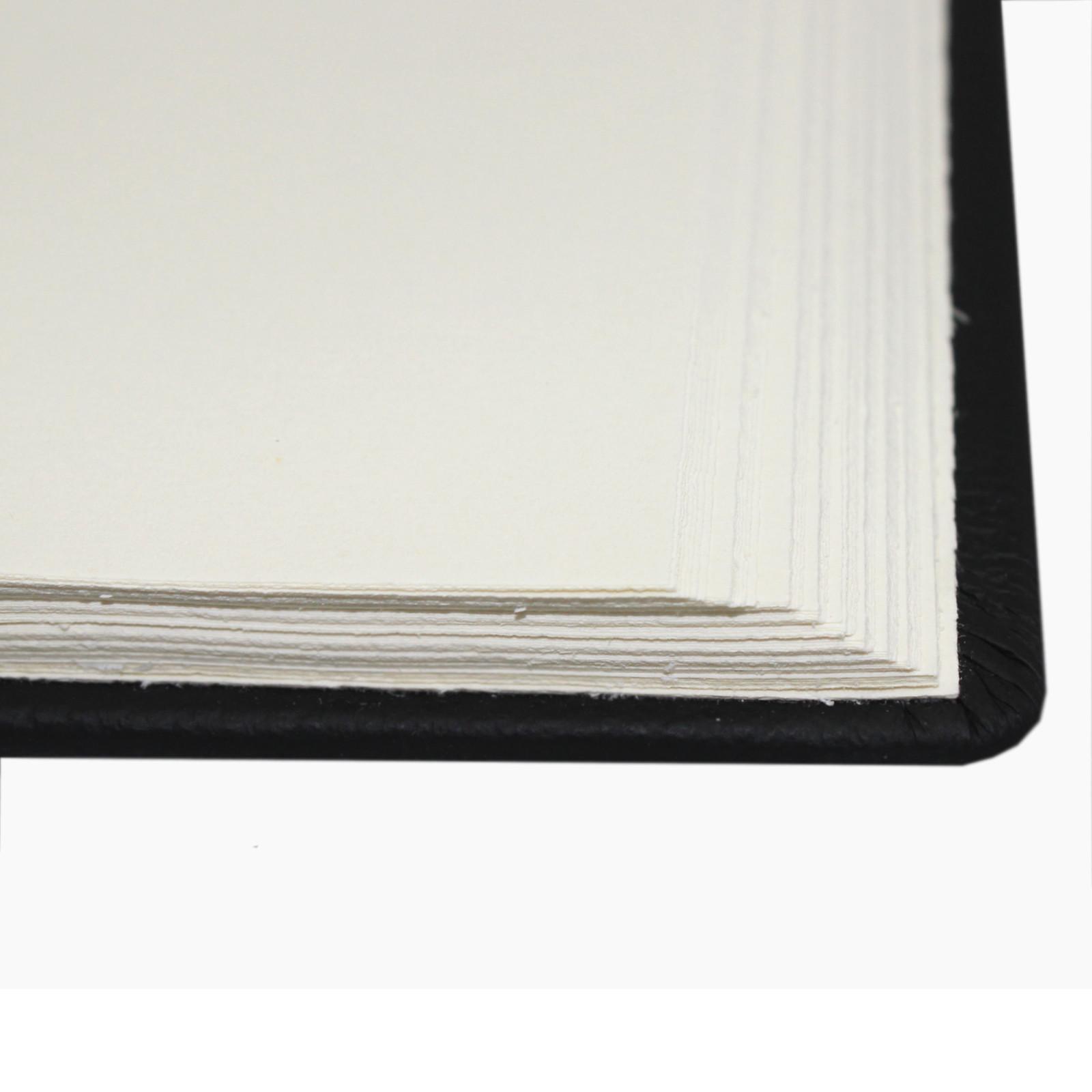 Vera Donna Gästebuch 16 schwarz ohne Prägung handgerissenes Papier Gästebuch dick schwarzes Leder mit Büttenblock