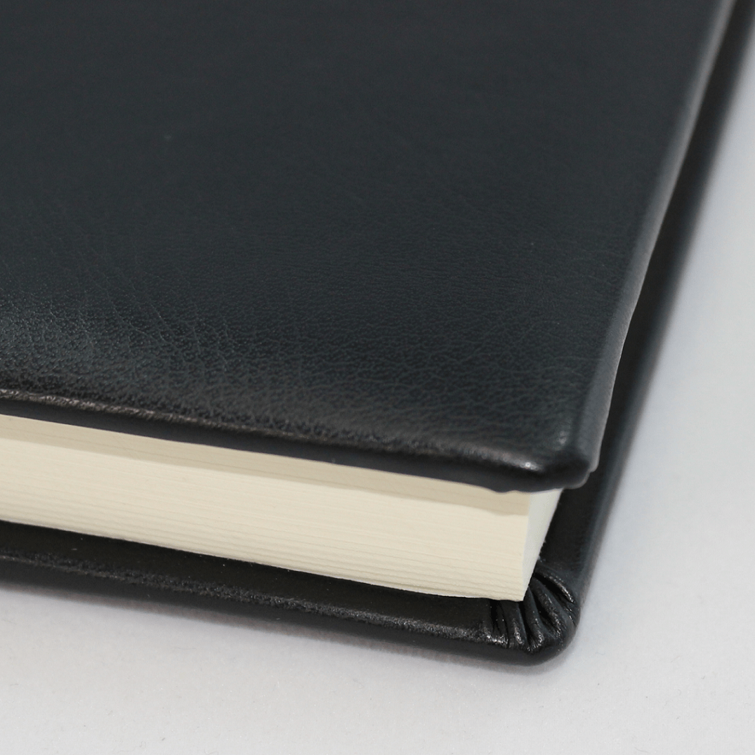 Gästebuch Memory Kunstleder schwarz von Hand eingezogene Ecken