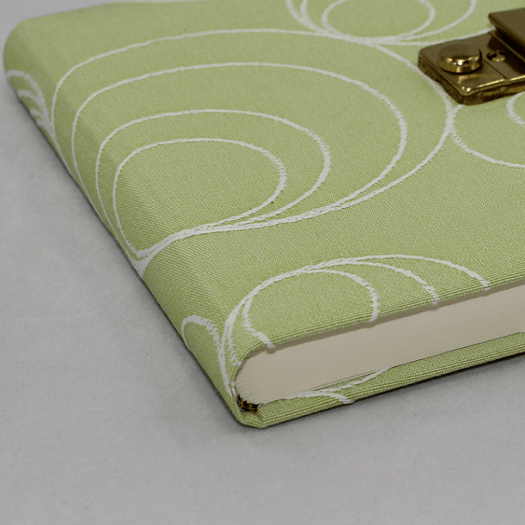 Tagebuch Lisa grün gerundeter Buchrücken Poesie-Tagebuch Lisa mit Schloss kiwi