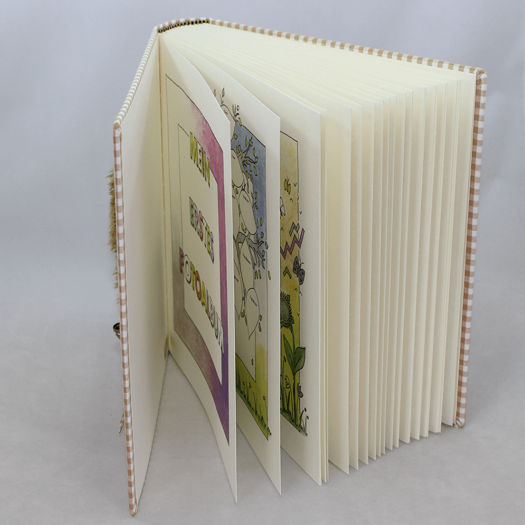 kinderalbum-teddy-braun-mit-farbenfrohem-vorspann Kinder Fotoalbum Teddy