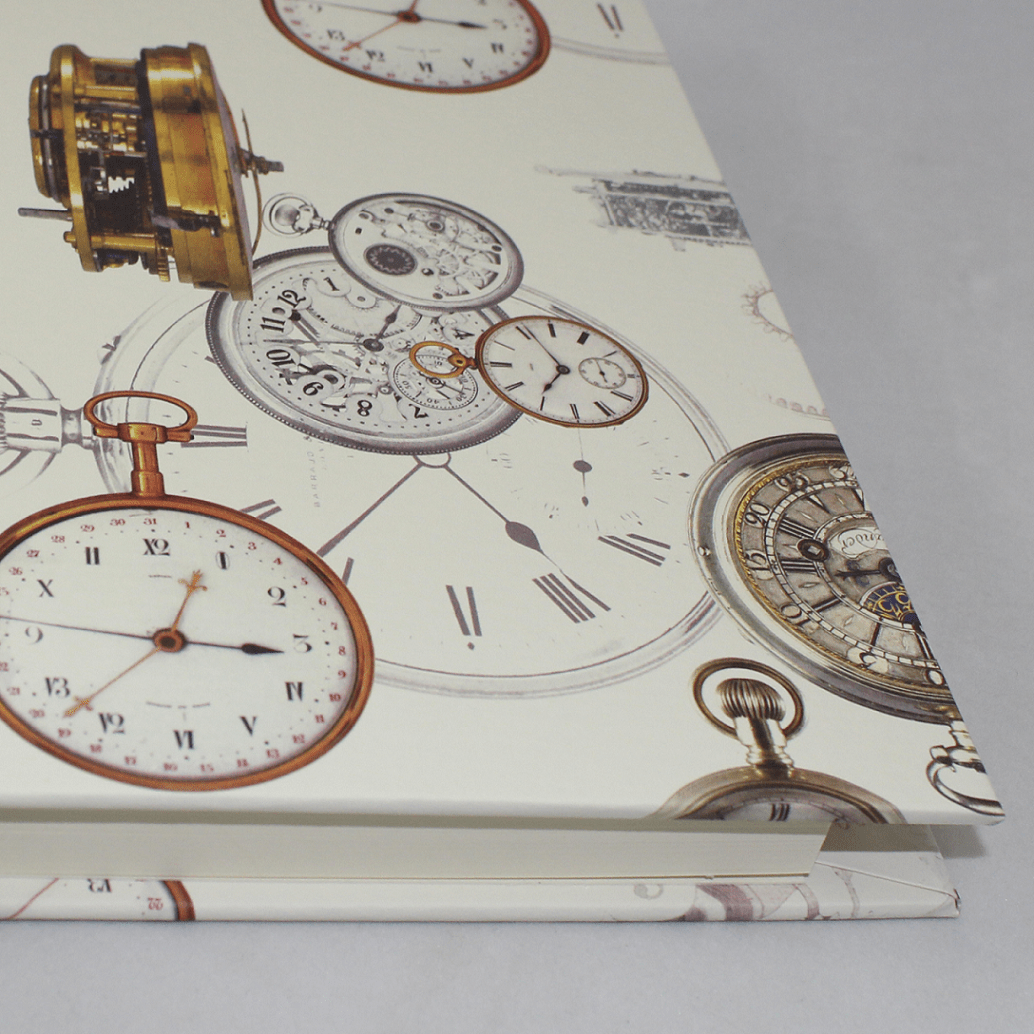 notizbuch-time-mit-stifthalter-und-von-hand-eingezogenen-ecken