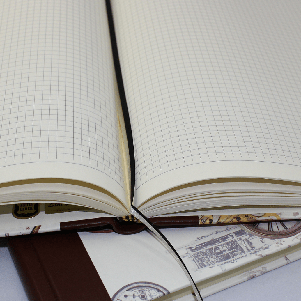 notizbuch-time-mit-kariertem-papier