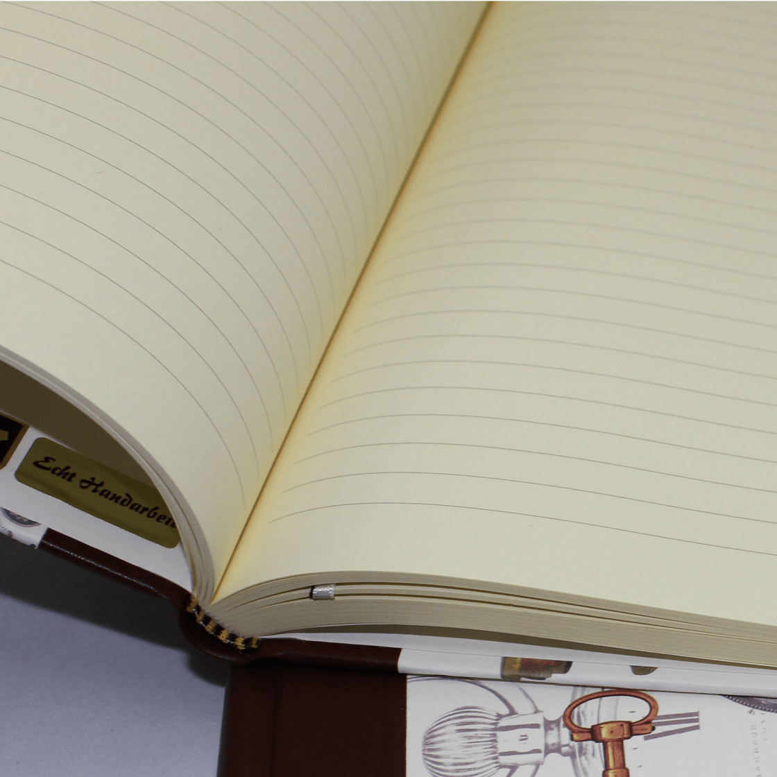 notizbuch-time-mit-liniertem-papier
