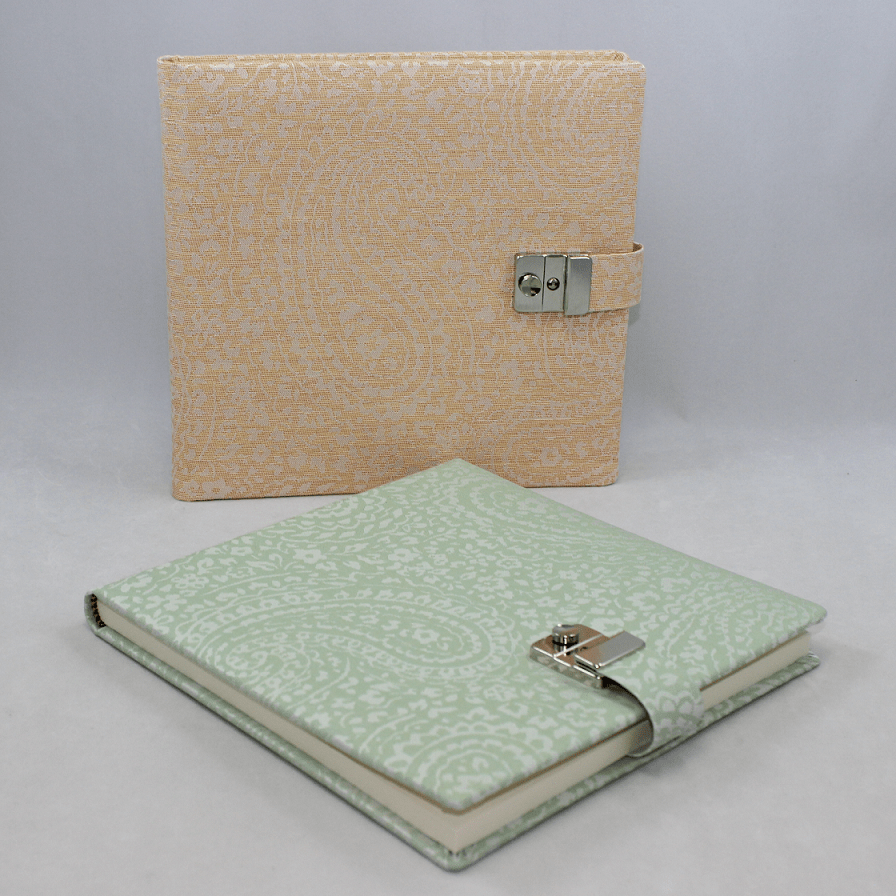 Tagebuch mit Schloss Deli apricot