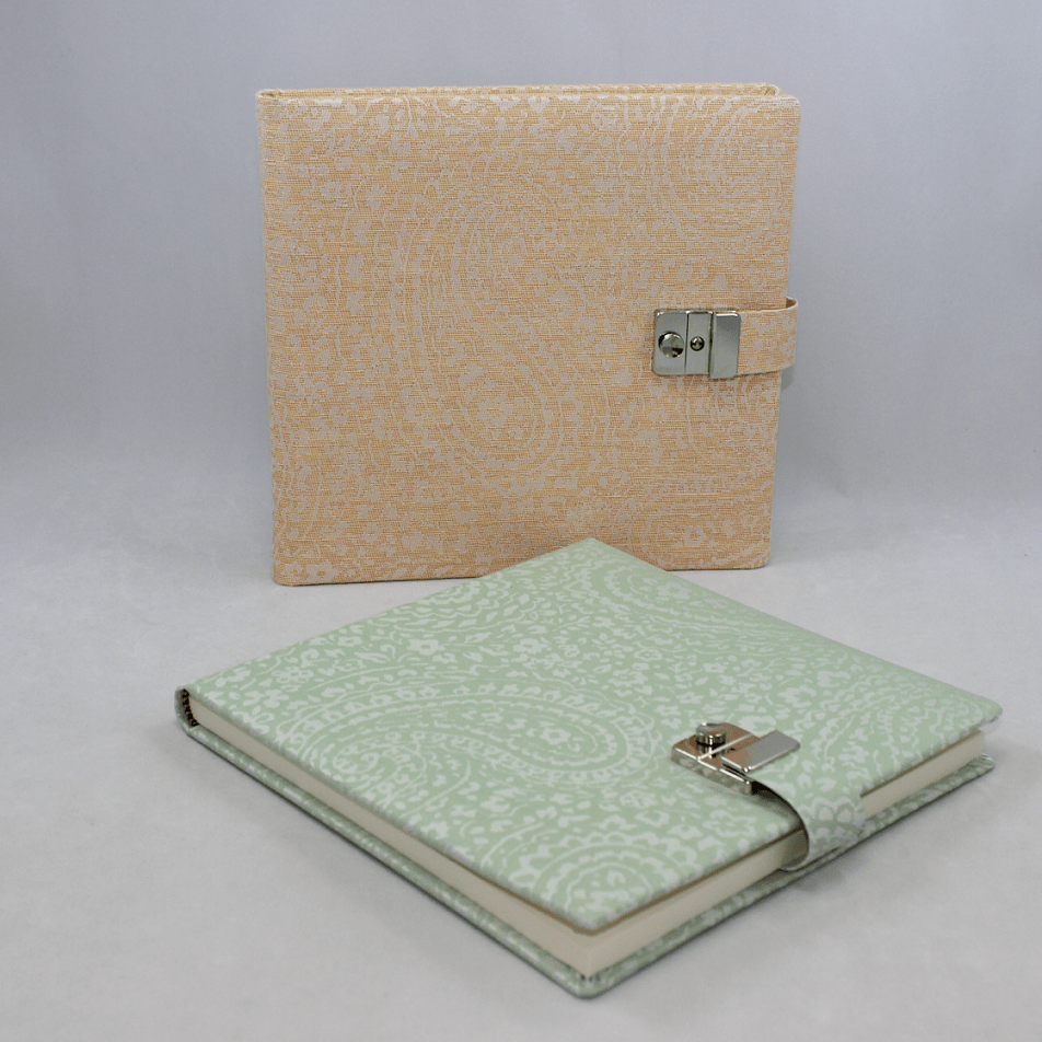 Tagebuch mit Schloss Deli in zwei Farben Tagebuch mit Schloss Deli mint