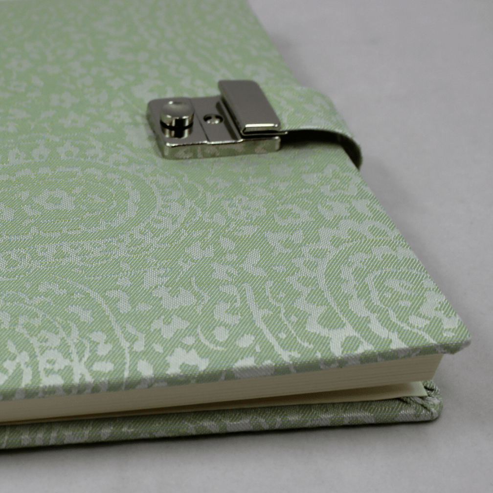 Tagebuch mit Schloss Deli mint mit von Hand eingezogenen Ecken