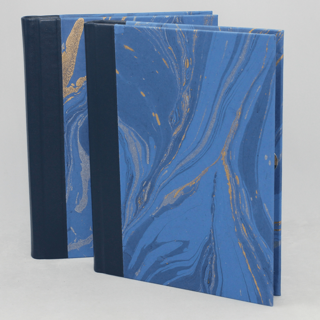 Notizbuch Marmoreffekt mit Stifthalter in blau jedes ein Unikat Notizbuch Marmoreffekt mit Stifthalter in blau
