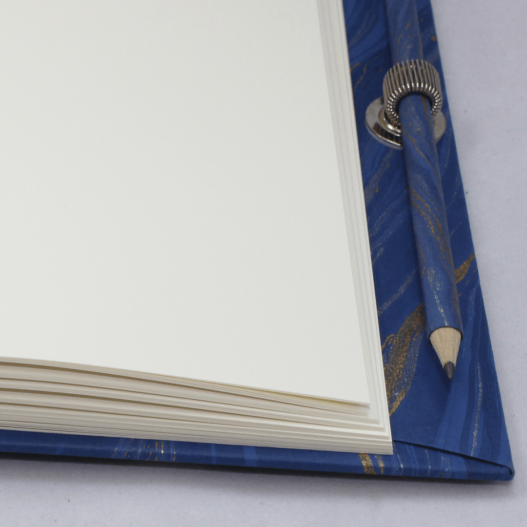 Notizbuch Marmoreffekt mit Stifthalter in blau mit Stifthalter Notizbuch Marmoreffekt mit Stifthalter in blau