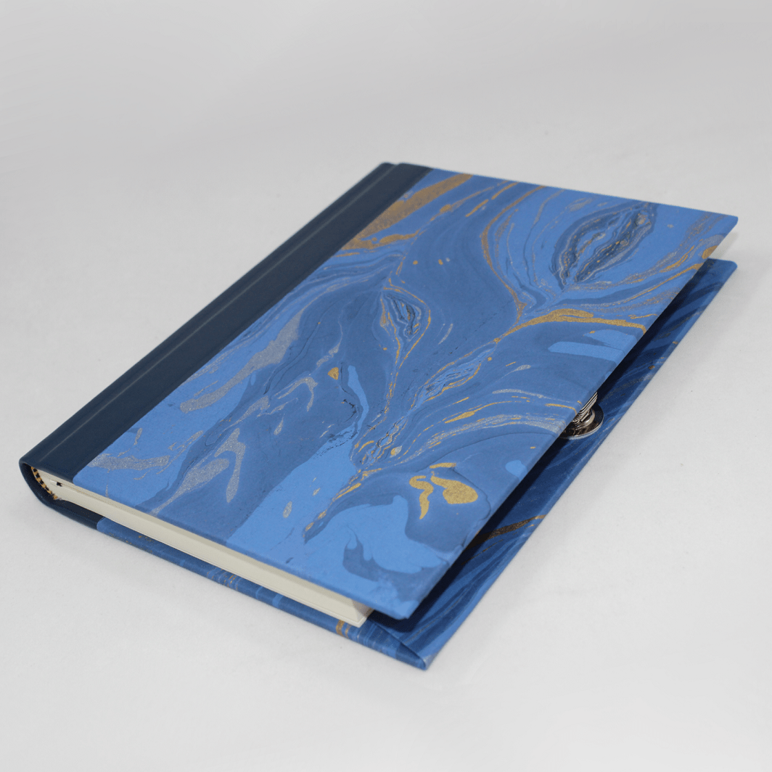 Notizbuch Marmoreffekt mit Stifthalter in blau mit golddurchwirkter Marmorierung Notizbuch Marmoreffekt mit Stifthalter in blau