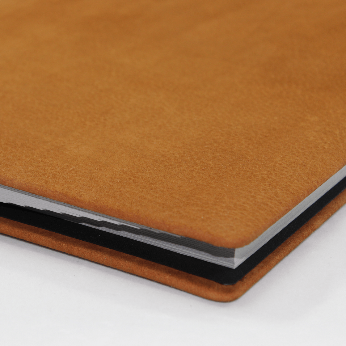Unterschriftenmappe Nubukleder mit von Hand eingezogenen Ecken