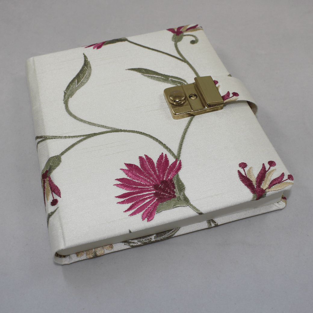 Tagebuch Leanne liegend Tagebuch mit Schloss Leanne