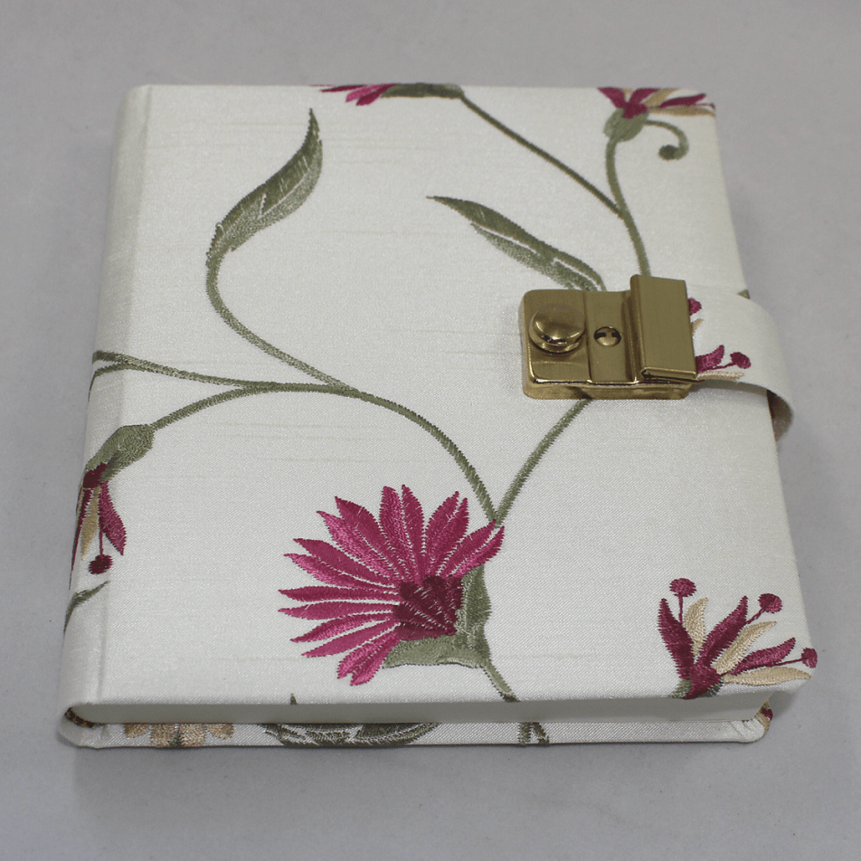 Tagebuch mit Schloss Leanne mit Blumenstickereien Tagebuch mit Schloss Leanne