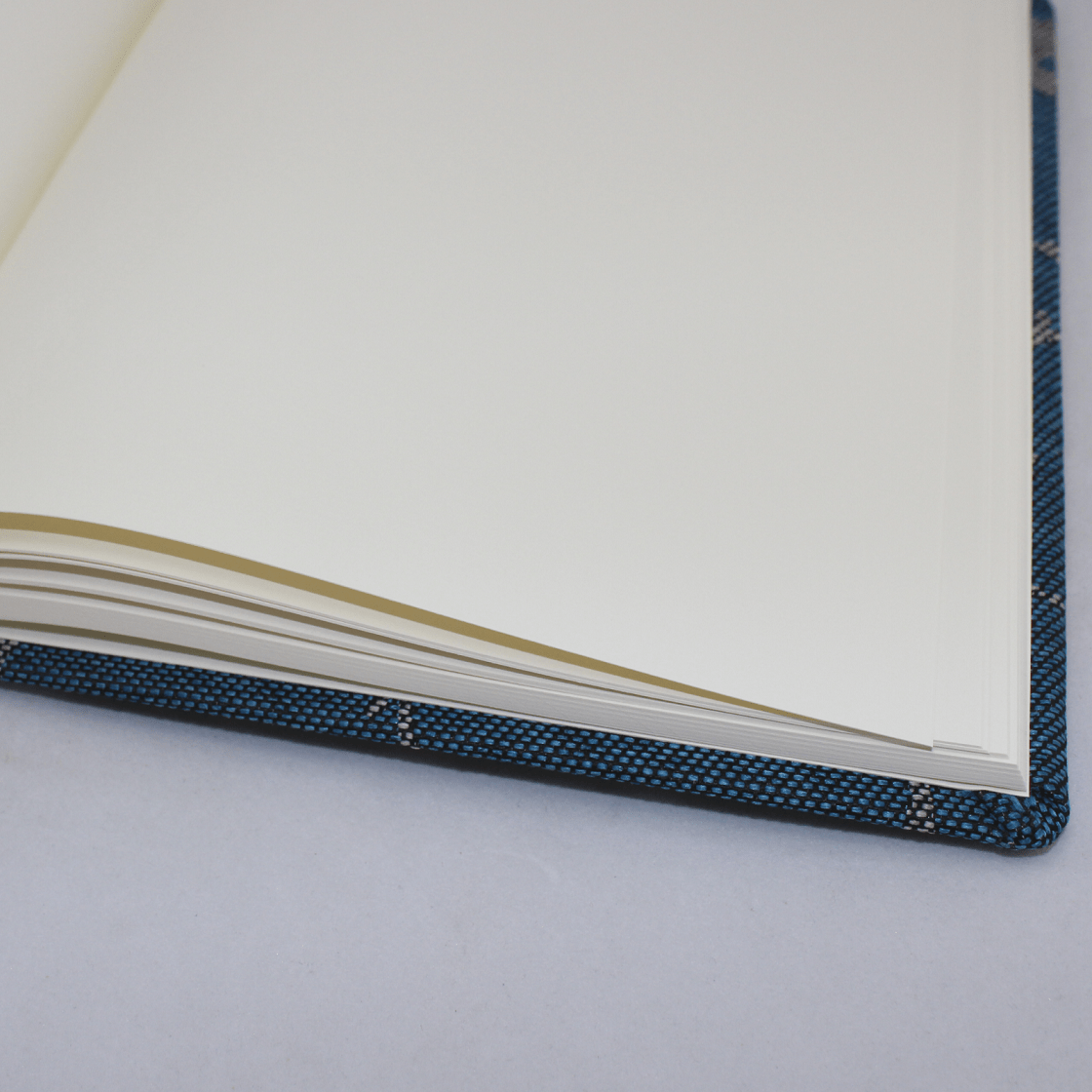 Gästebuch Maya blau in Hochkant