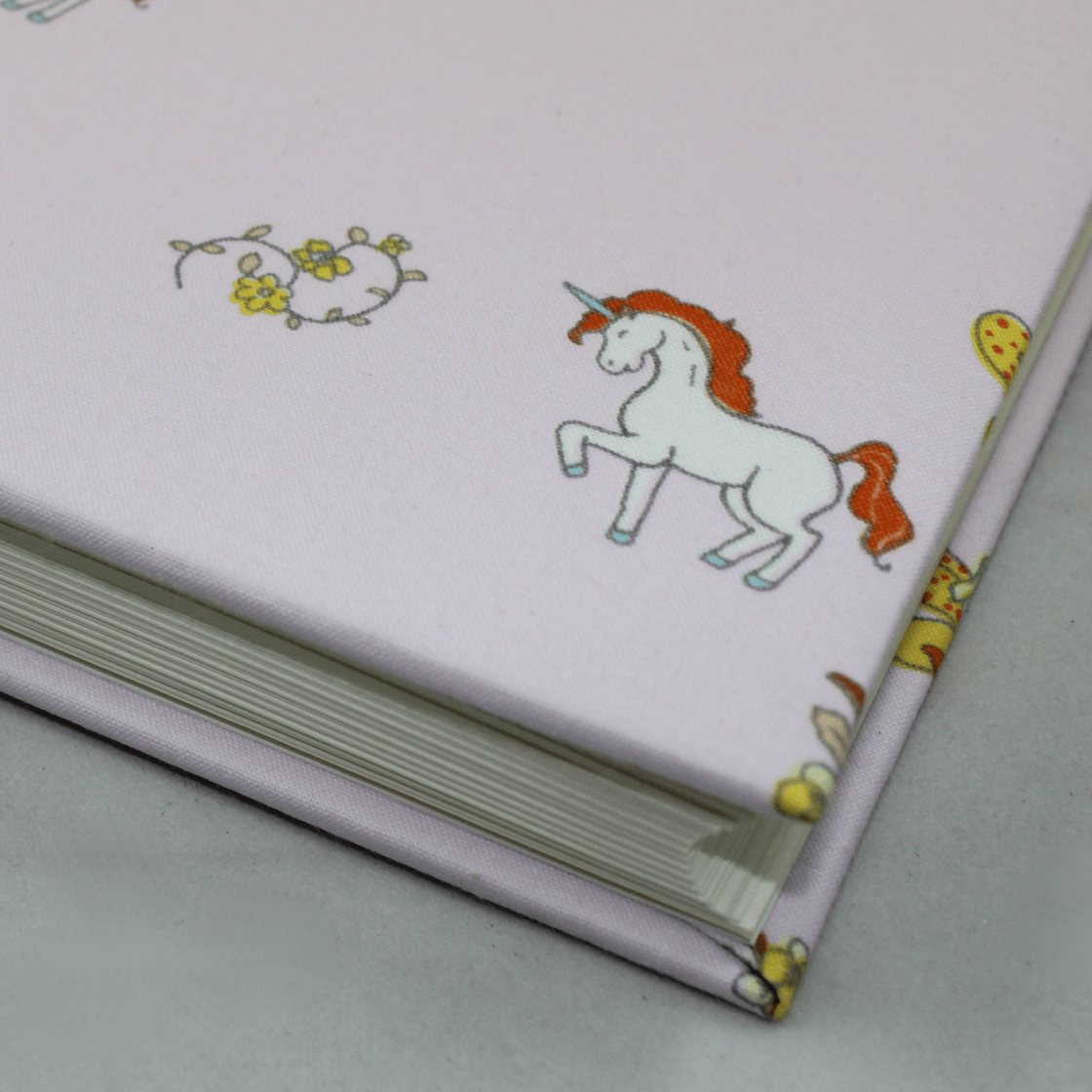 Fotoalbum Lilli Dess.117 mit von Hand eingezogenen Ecken