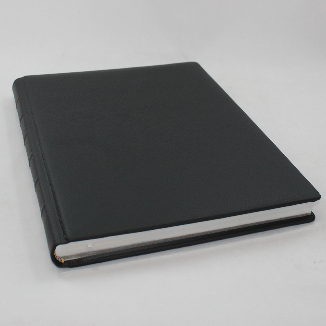 Gästebuch aus genarbtem Leder in Schwarz mit Silberschnittblock – Bild 6