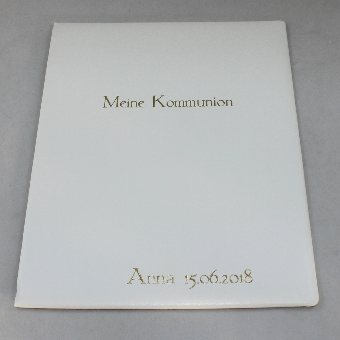 Fotoalbum Meine Kommunion Prägungsansicht Kommunionsalbum mit Namensprägung