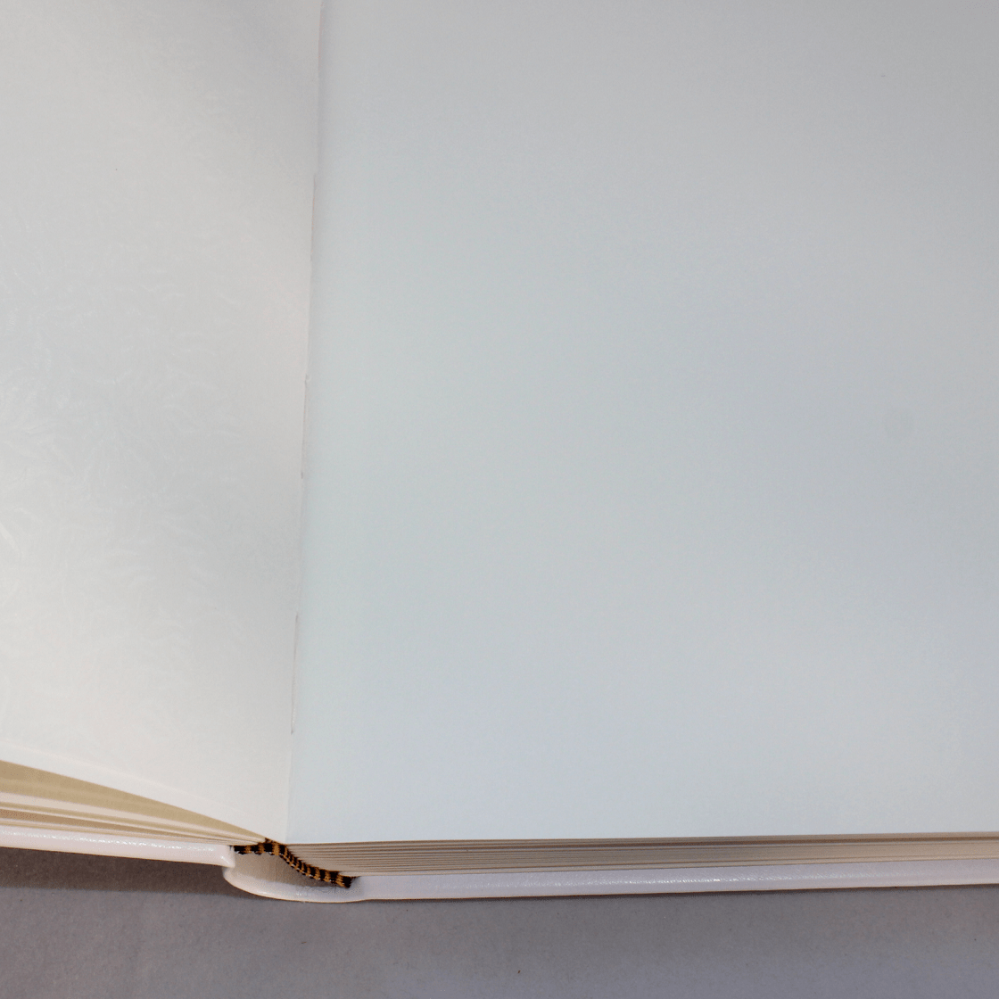 Fotoalbum Meine Kommunion offen Kommunionsalbum mit Namensprägung