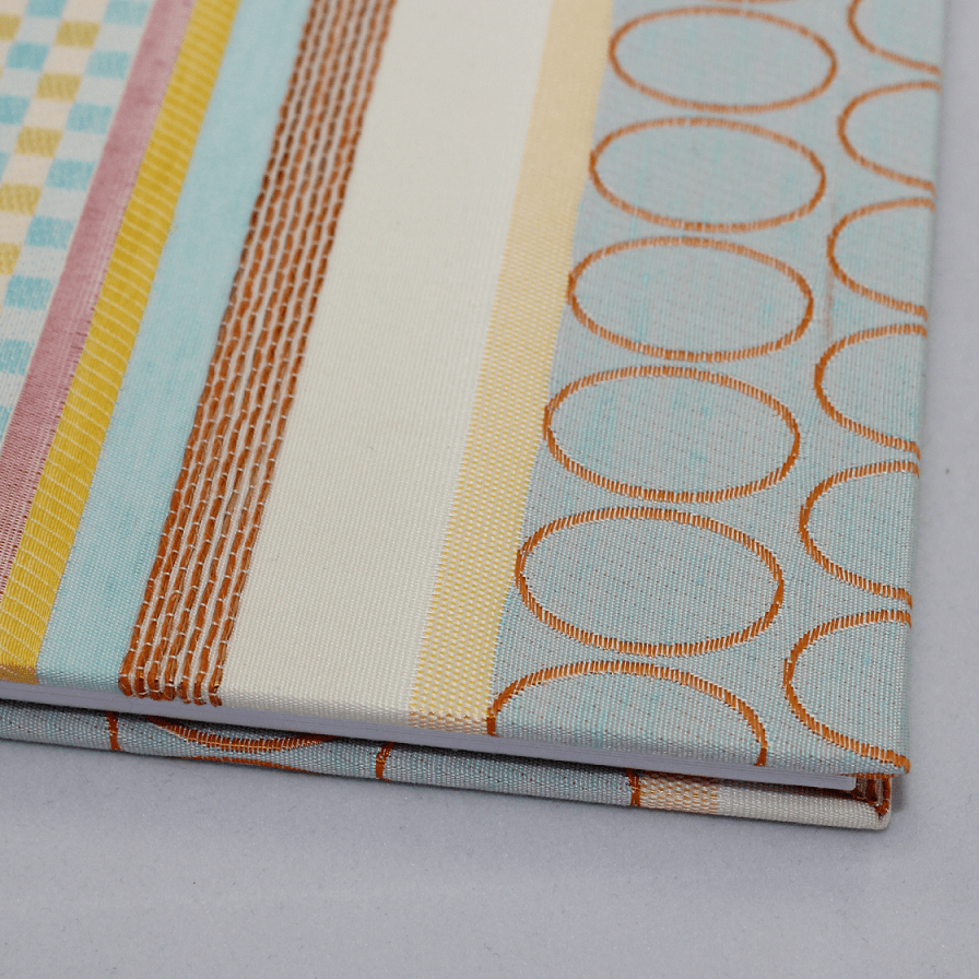 Fotoalbum mit Kordelbindung Senna grün-bunt Ecken