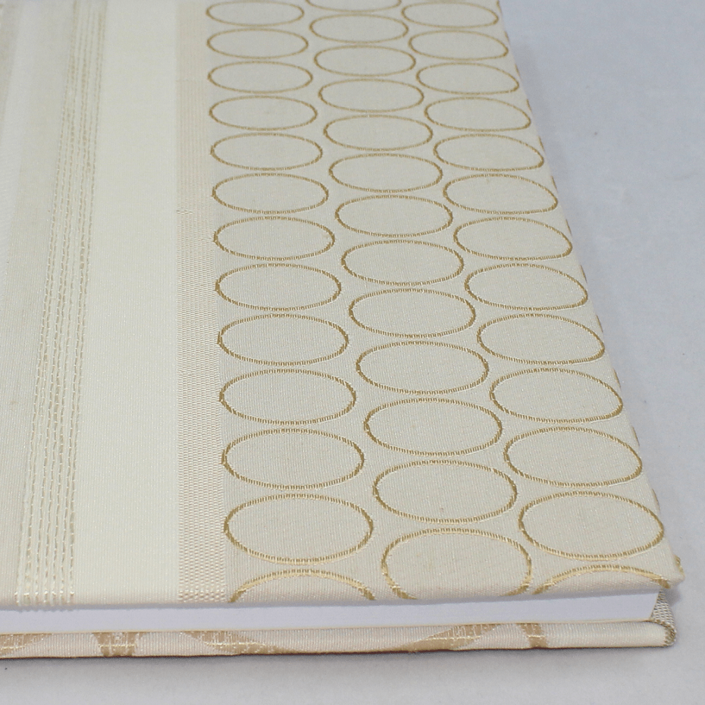 Gästebuch Senna creme-gold im Hochformat