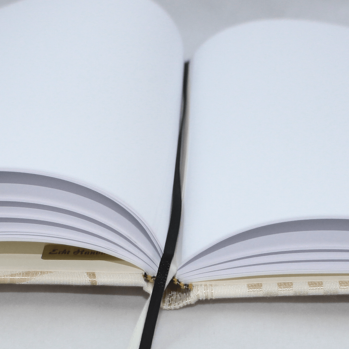 Gästebuch Senna creme-gold im Hochformat