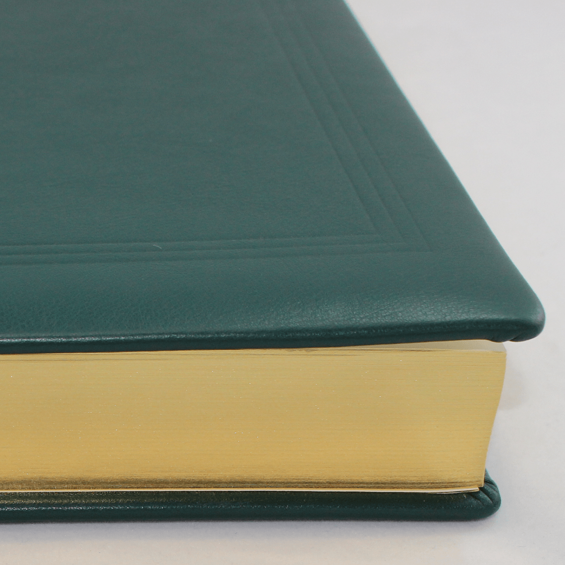 Gästebuch dick aus grünem Leder mit Goldschnittblock