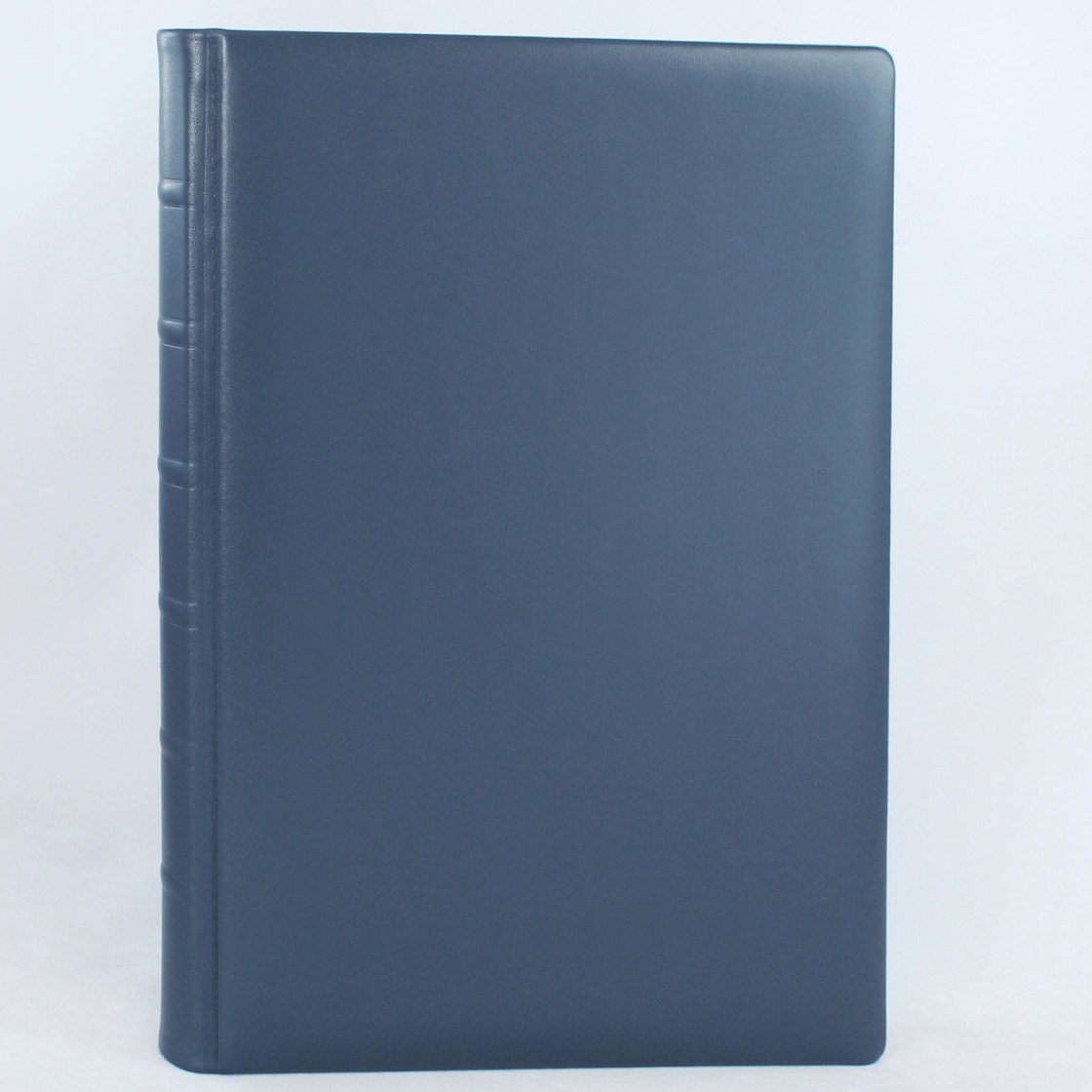 Gästebuch aus glattem blauem Leder mit Büttenblock