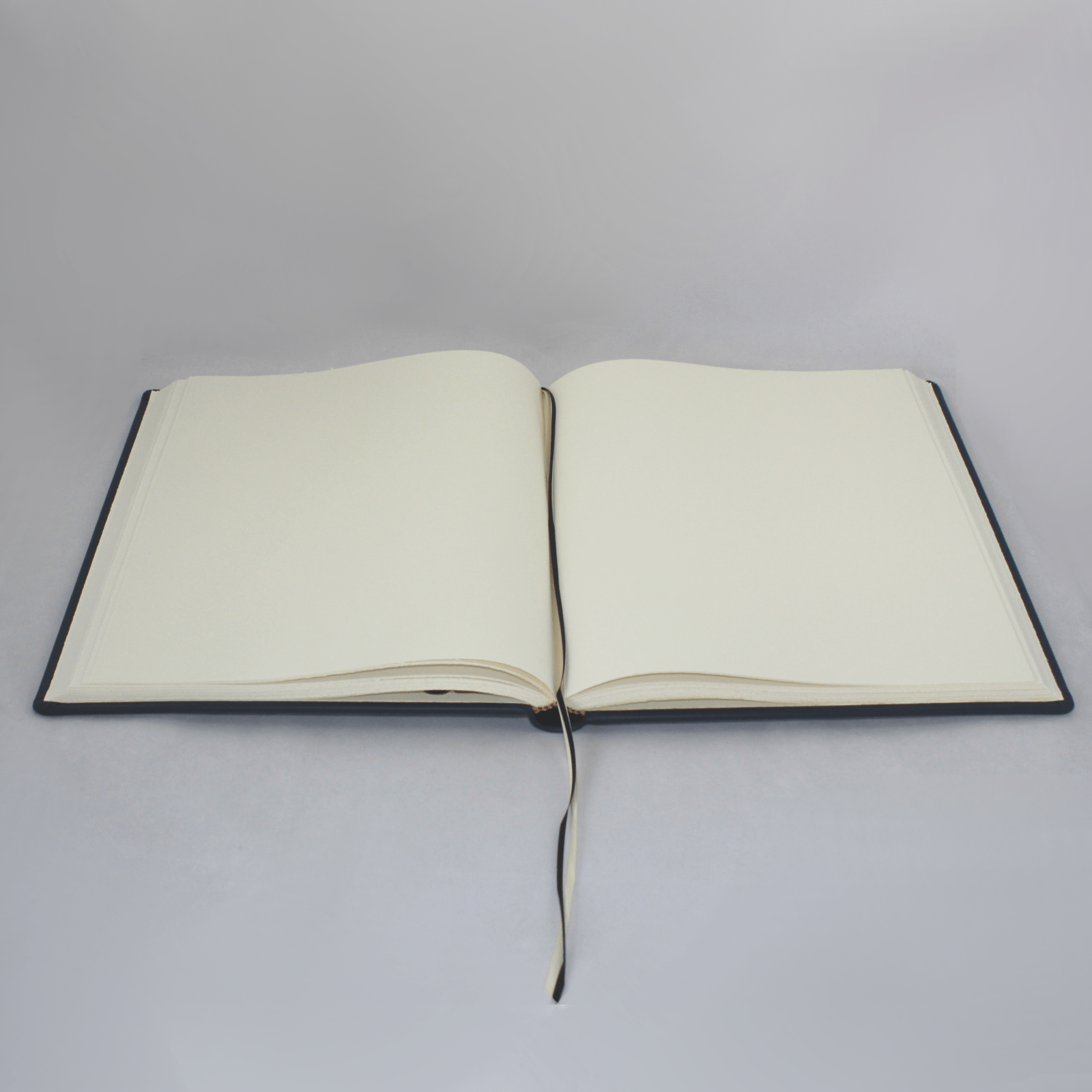 Gästebuch aus glattem blauem Leder mit Büttenblock