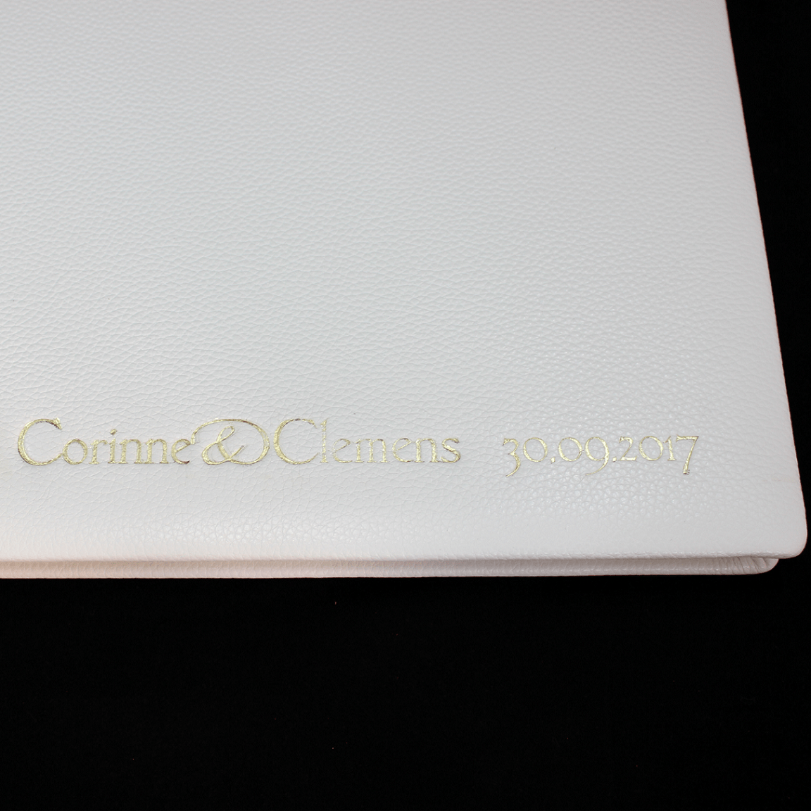 Foto-Gästebuch aus weißem Leder mit Goldprägung Foto-Gästebuch aus weißem Leder mit Goldprägung