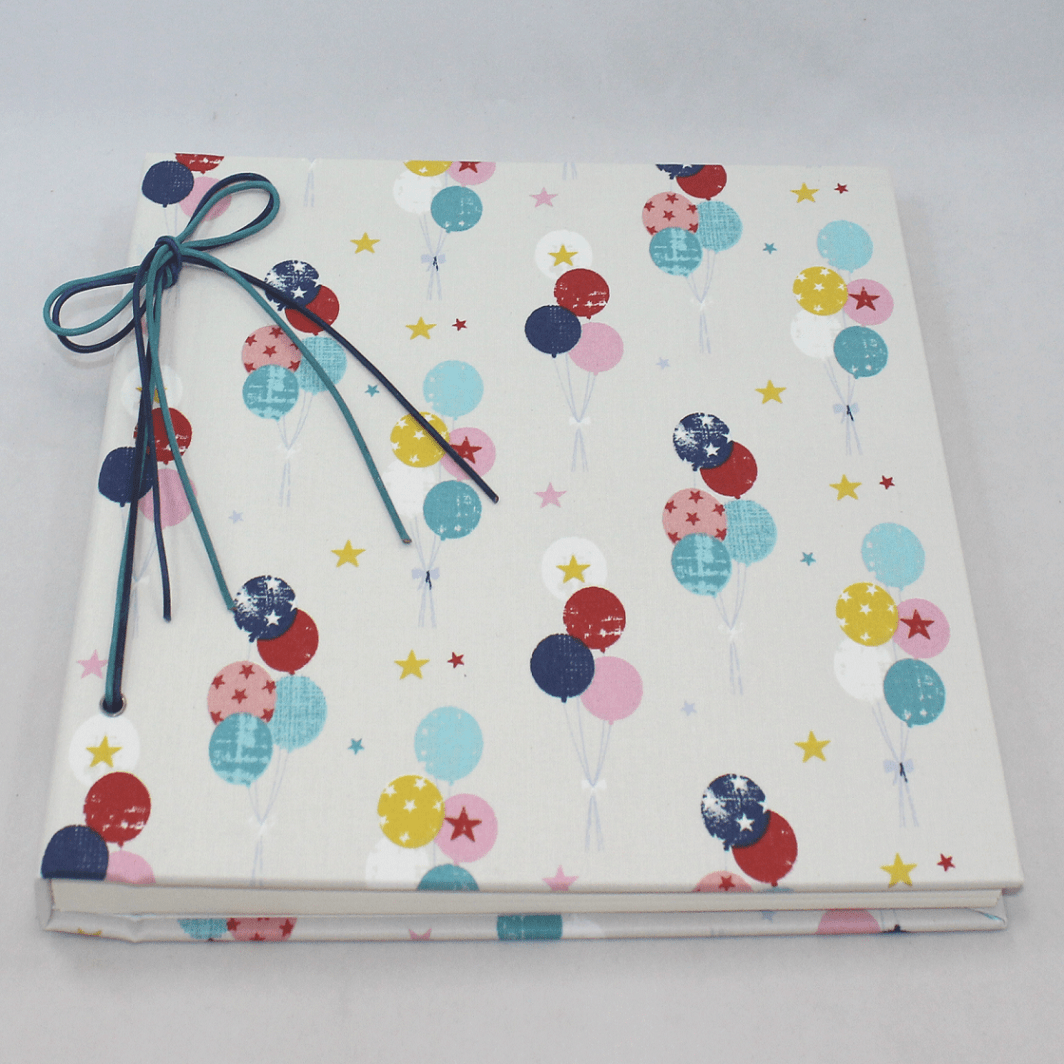 Fotoalbum Luftballons in beige-blau mit Kordelbindung