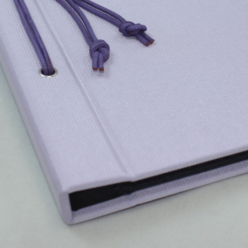 Fotokordelalbum in Flieder Fotokordelalbum in Flieder