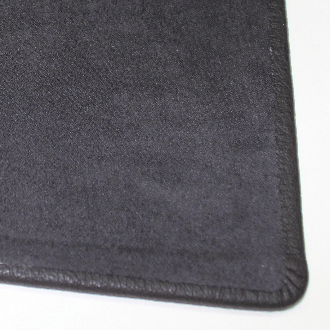 Tischauflage aus Büffelleder mit rutschhemmender Unterlage