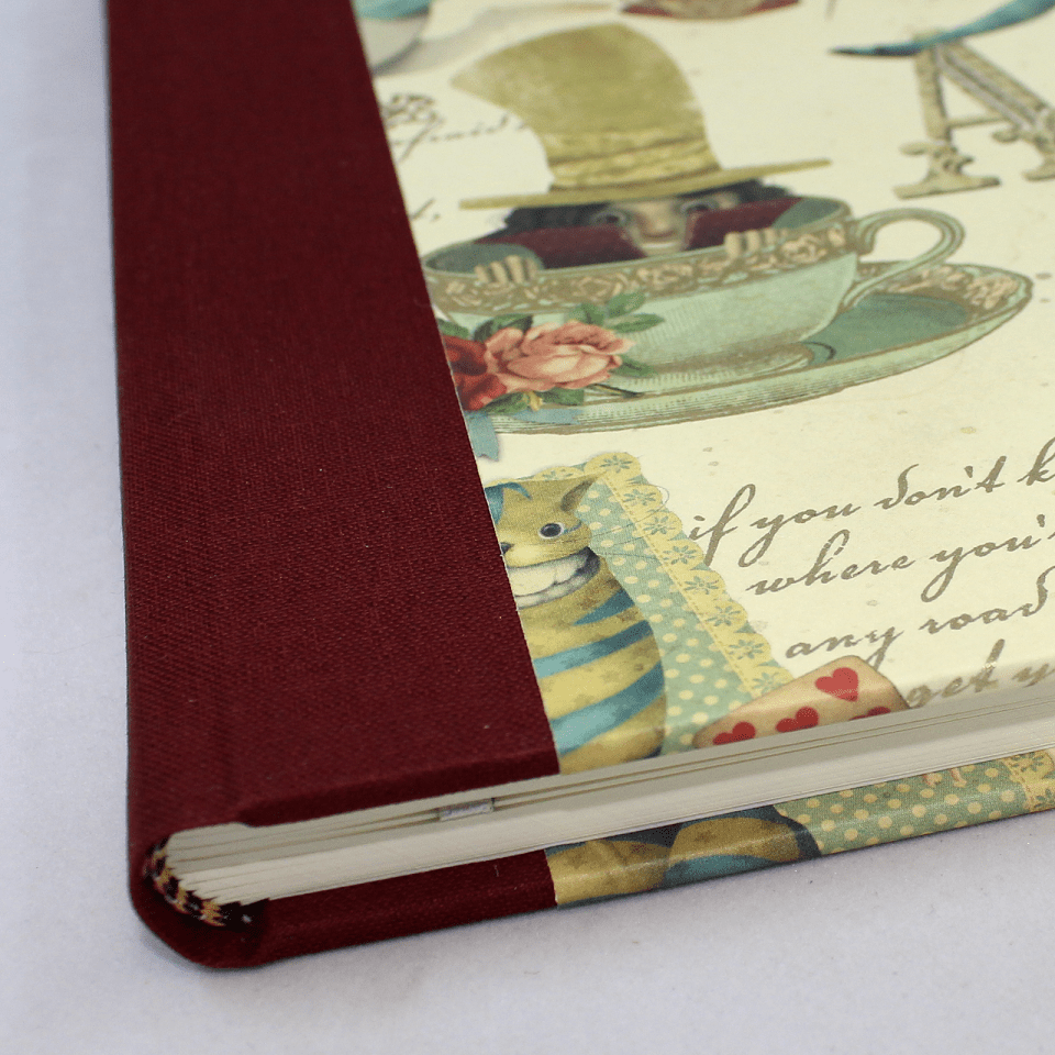 Gästebuch quer Alice mit weinrotem Buchbinderleinen