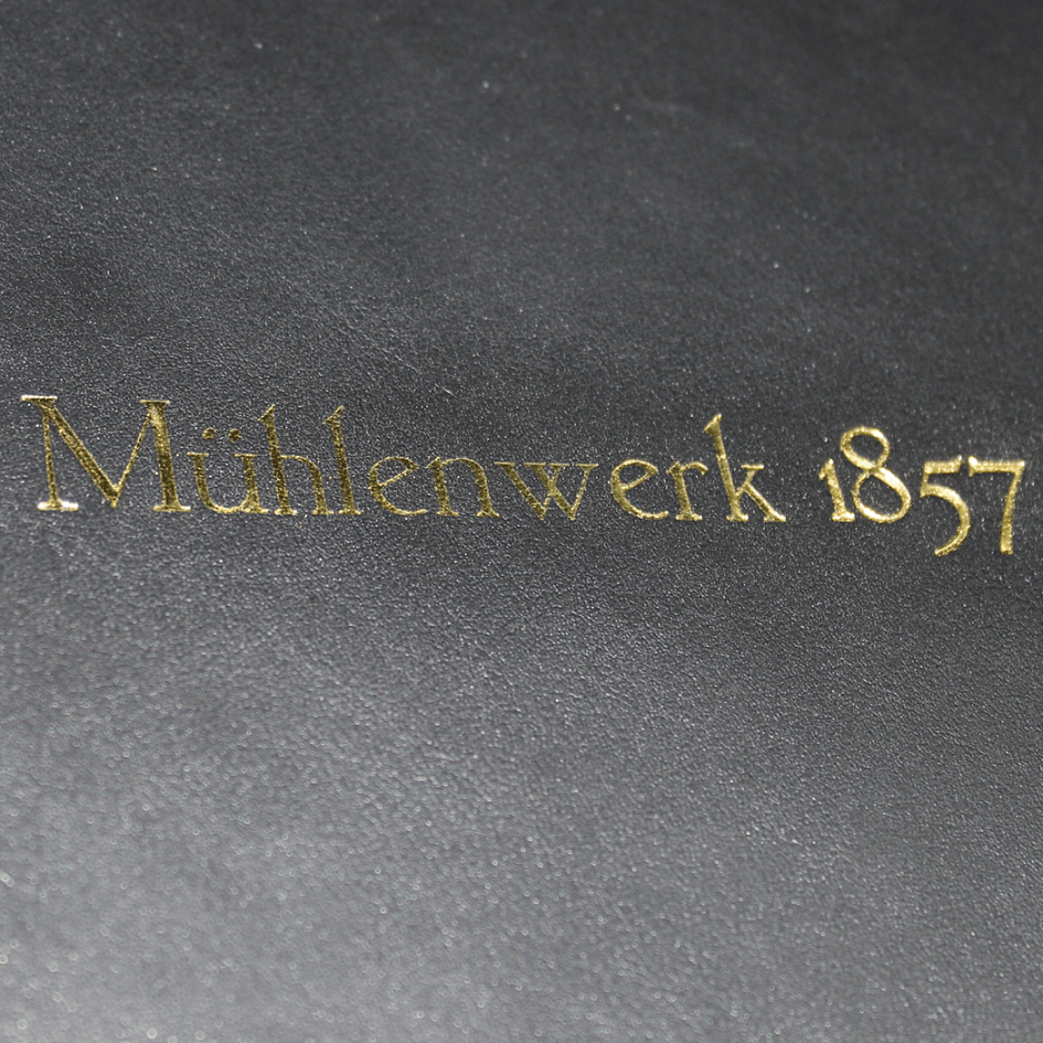 Sonderanfertigung mit individueller Prägung Sonderanfertigung mit Goldprägung