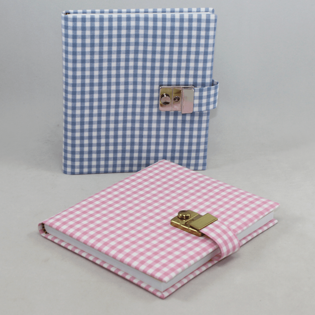 Tagebuch mit Schloss Karo in rosa