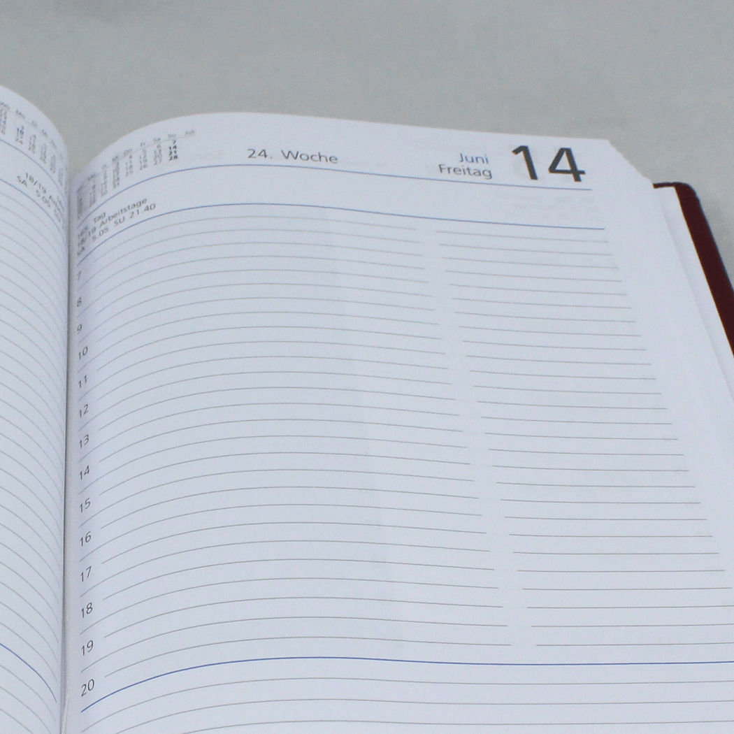 Taschenkalender A5 mit Namensprägung mit Tagesübersicht Taschenkalender DIN A5 mit Namensprägung Kunstleder in Weinrot