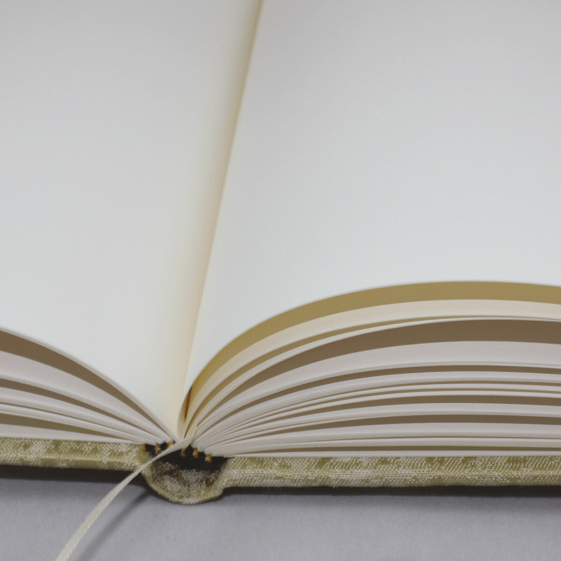Gästebuch Anik hochkant in Grün